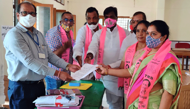 చివరి రోజు భారీగా నామినేషన్లు