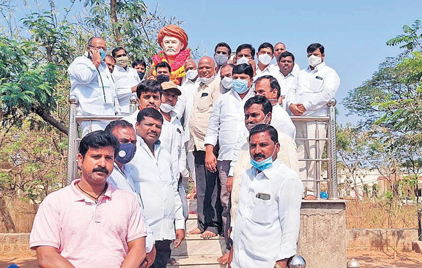 ఫూలే సేవలు మరువలేం