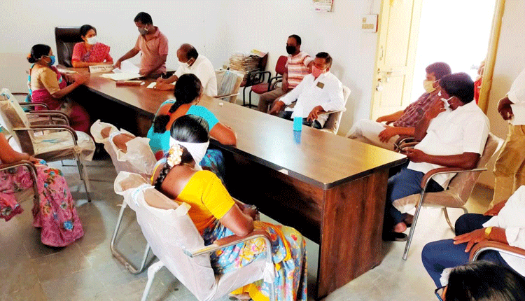 పల్లెల్లో స్వచ్ఛందంగా లాక్‌డౌన్‌