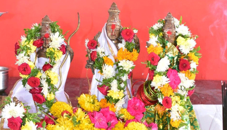 నిరాడంబరంగా కల్యాణం