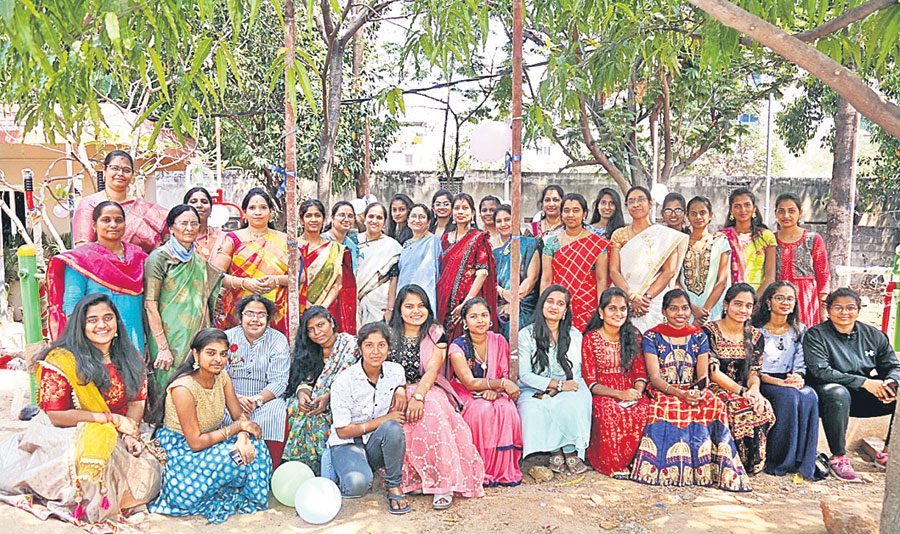 చదువుతూ..కసరత్తు..