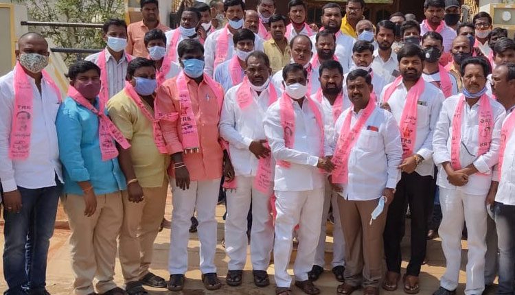 టీఆర్‌ఎస్‌లోకి వలసల జోరు
