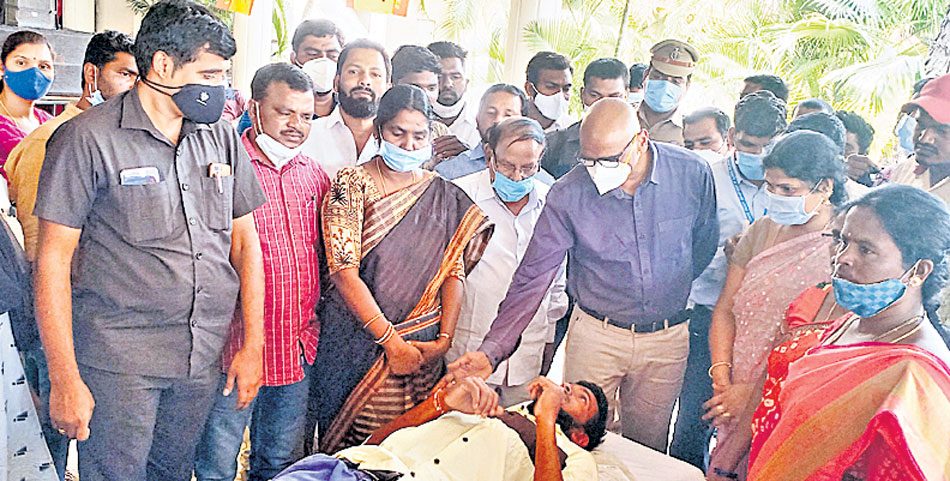 విద్యతోనే ఉజ్వల భవిష్యత్