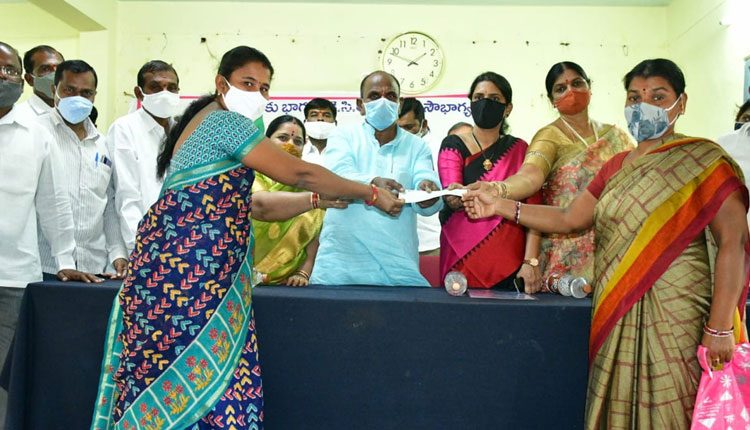 టీఆర్‌ఎస్‌ పథకాలు దేశానికే ఆదర్శం