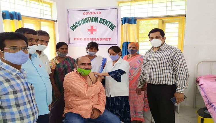 జోరుగా వ్యాక్సినేషన్‌ బొంరాస్‌పేటలో 120 మందికి టీకా