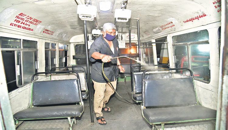 శానిటైజ్డ్‌ చేసిన తరువాతే.. రోడ్లపైకి బస్సులు
