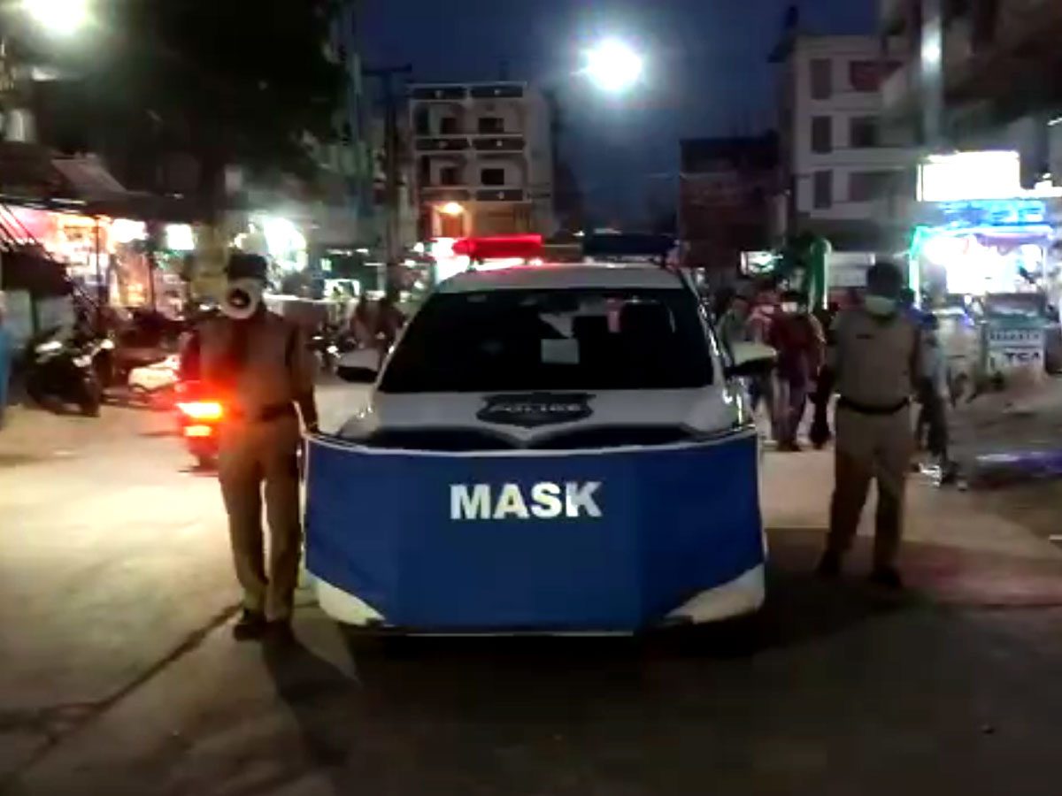 మాస్క్ పై పోలీసుల వినూత్న క్యాంపెయిన్