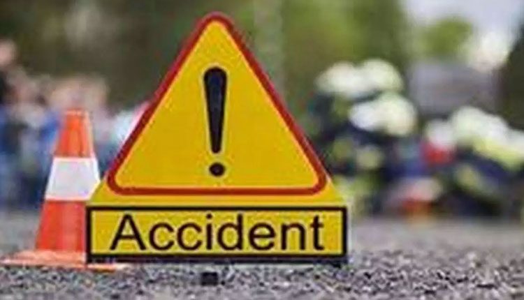 మేడ్చల్‌లో టిప్పర్‌ బీభత్సం..