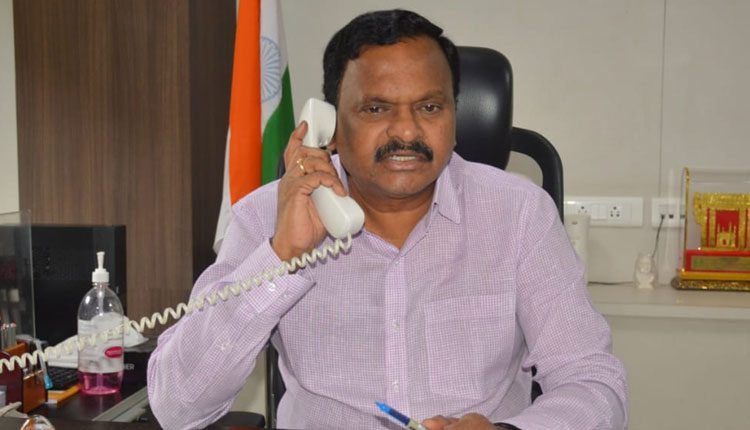 ఆక్సిజన్‌ నిల్వలపై ప్రత్యేక దృష్టి సారించాలి