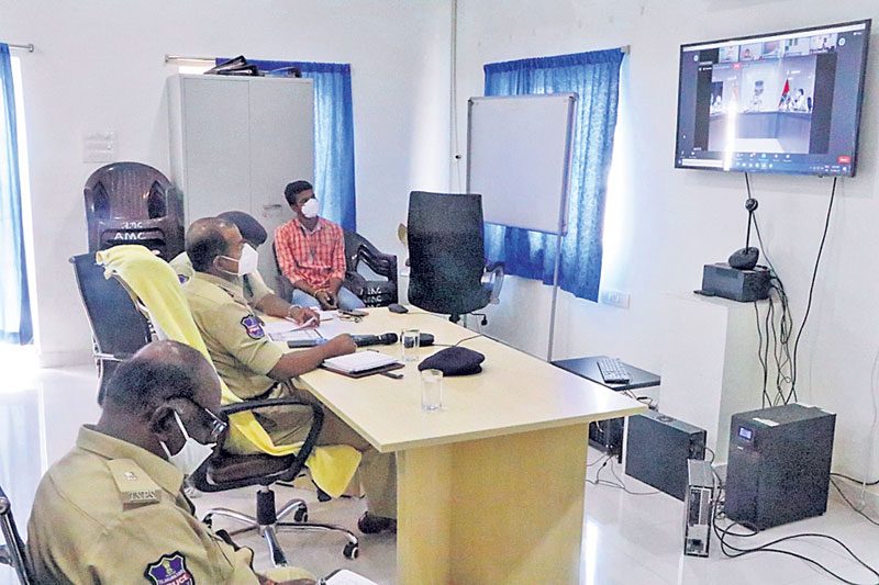 భయాన్ని వీడి వ్యాక్సిన్‌ వేసుకోవాలి