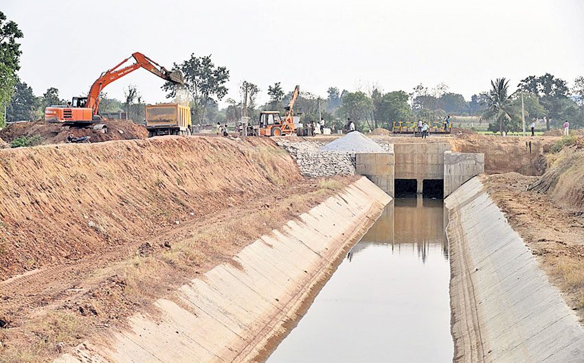 ఎండుతున్న పంటలకు జీవం