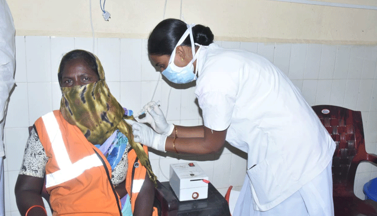 మహమ్మారిపై టీకాస్త్రం