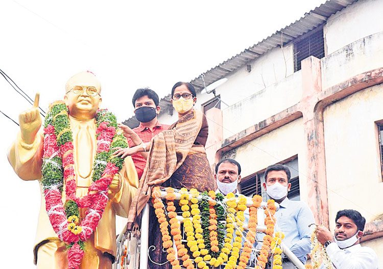 అంబేద్కర్‌ ఆదర్శప్రాయుడు