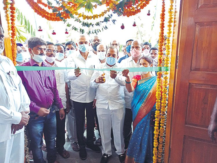 రైతు వేదికలతో అన్నదాతకు రక్ష