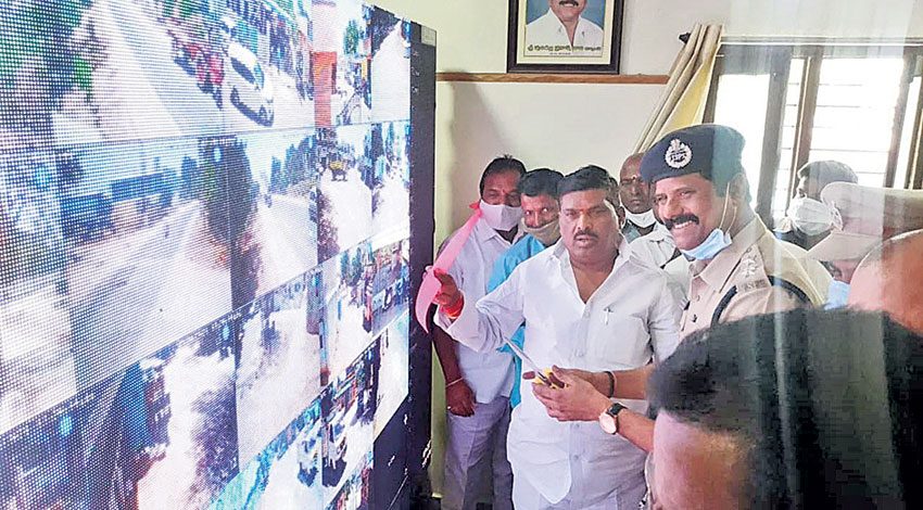 సీసీ కెమెరాలతో నేరాల నియంత్రణ