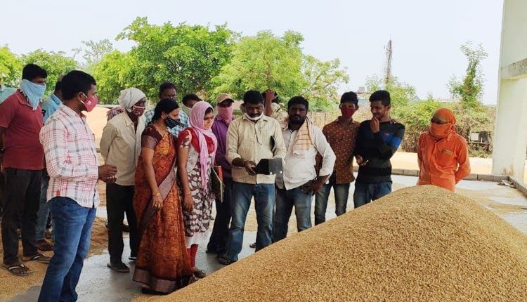 కొనుగోలు కేంద్రాల్లోనే ‘మద్దతు’