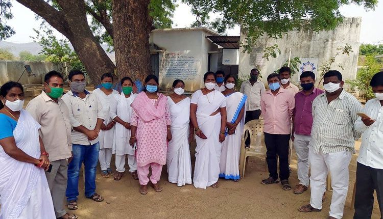 ప్రతి ఒక్కరూ టీకాలు వేసుకోవాలి