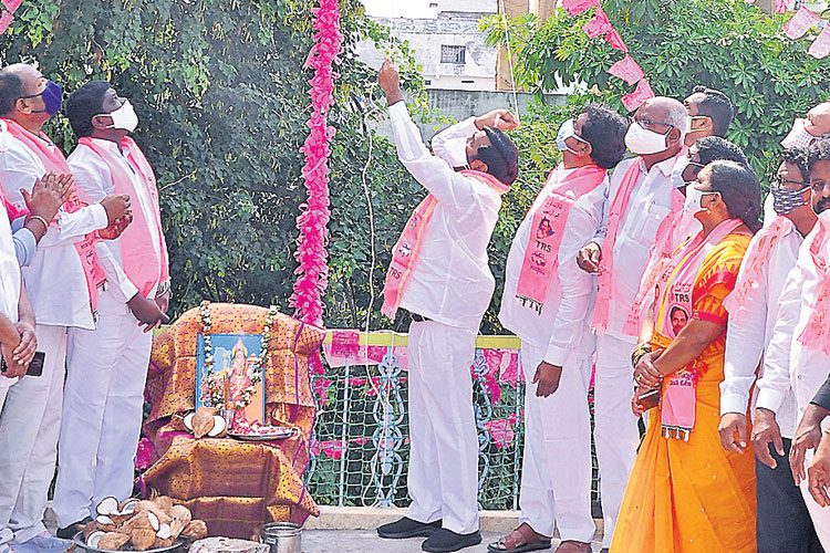 తెలంగాణ జాతిపిత ముఖ్యమంత్రి కేసీఆర్‌