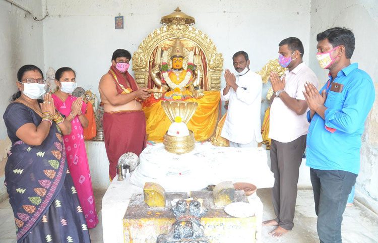 సీఎం కేసీఆర్‌ త్వరగా కోలుకోవాలని పూజలు