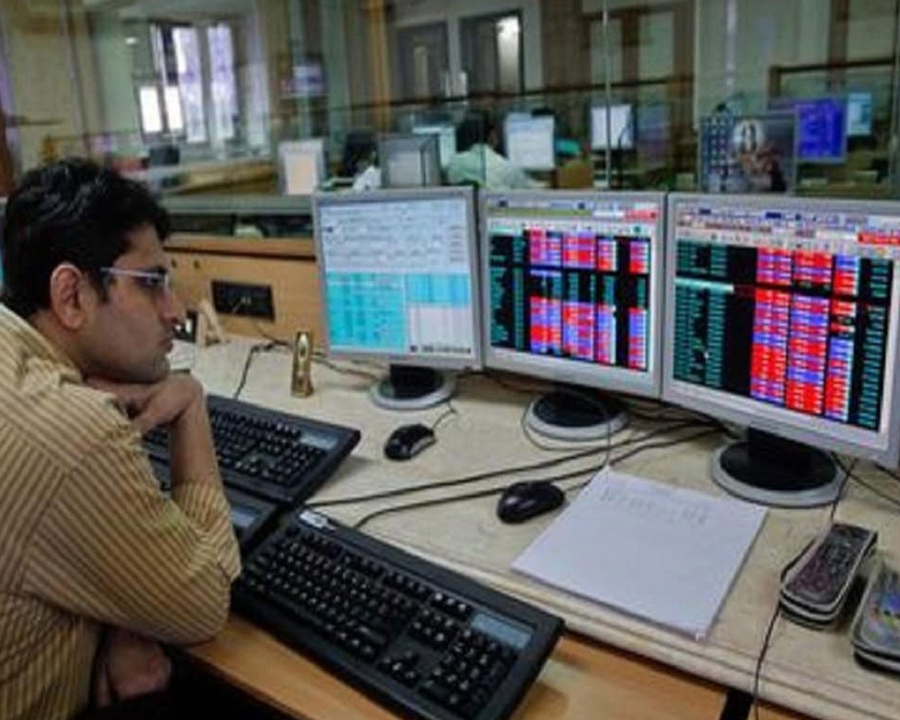 ఇన్వెస్ట‌ర్లూ.. బీ వేర్‌: ఏప్రిల్‌లో 11 రోజులు సెల‌వులే!