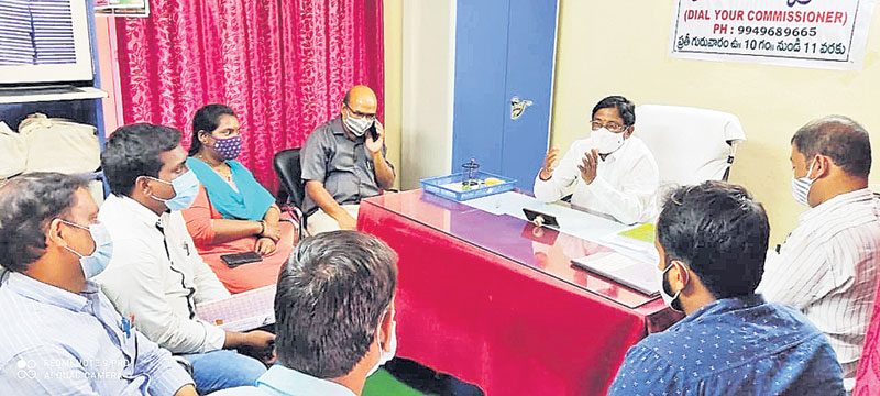 వ్యాక్సిన్‌ వేయించుకునేలా అవగాహన కల్పించాలి