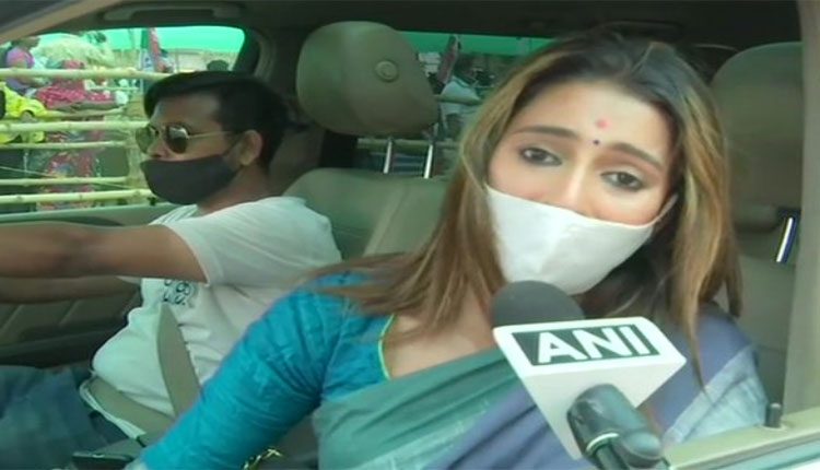 బీజేపీకి అభ్యర్థుల కొరత.. ఎంపీలను పోటీ చేయిస్తున్నది: సయంతిక బెనర్జీ