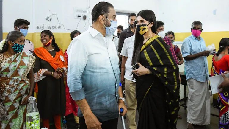 బూత్ లోకి వెళ్లింది..బుక్కైంది ?