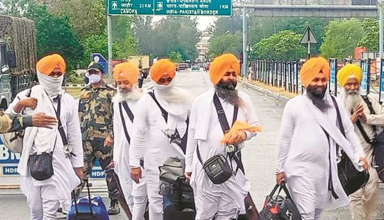 పాక్‌కు వెళ్లొచ్చిన 200 మందికి కరోనా