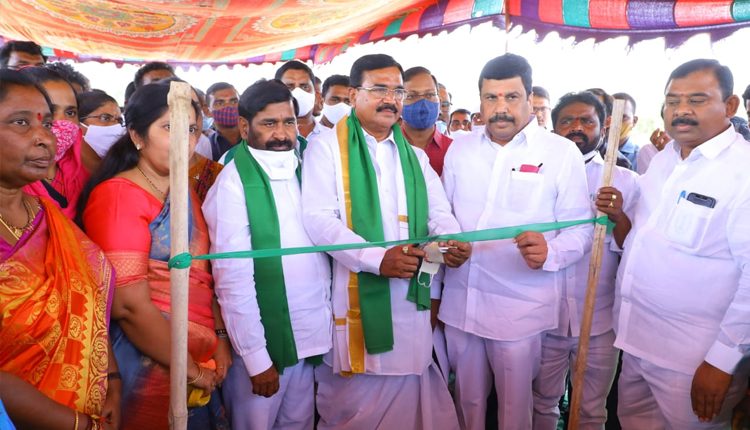 కేసీఆర్‌ ముందు చూపుతో పండుగలా వ్యవసాయం : మంత్రులు