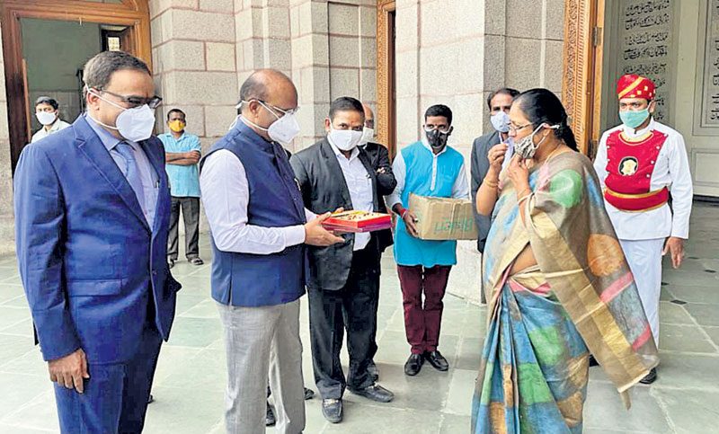 తెలంగాణ హైకోర్టులో సంబురాలు