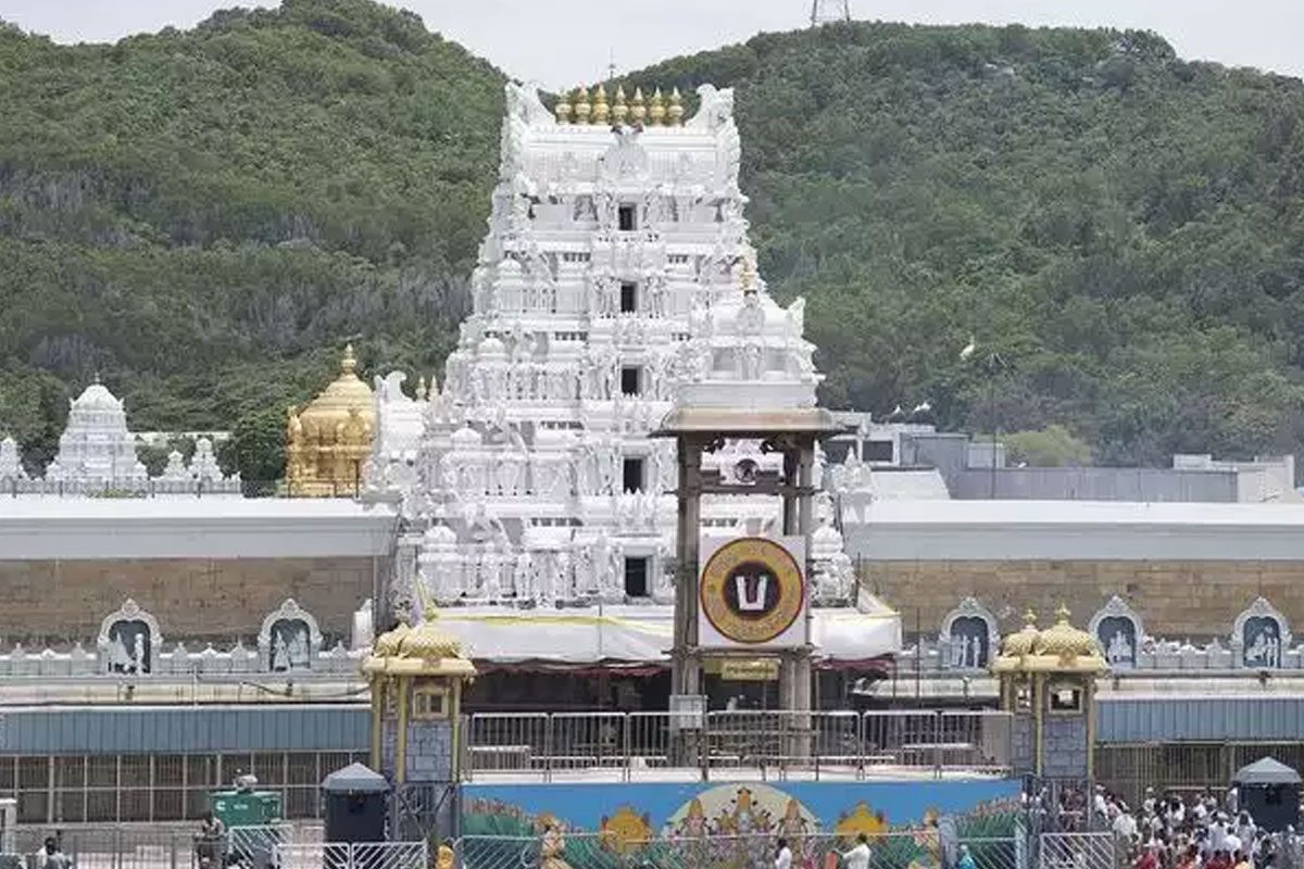 కరోనా ఎఫెక్ట్ : 12 నుంచి శ్రీవారి సర్వదర్శనం నిలిపివేత