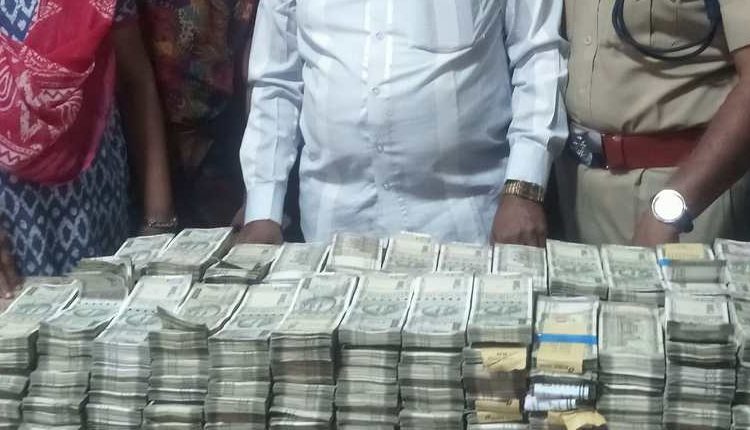 తమిళనాడులో భారీగా నగదు పట్టివేత