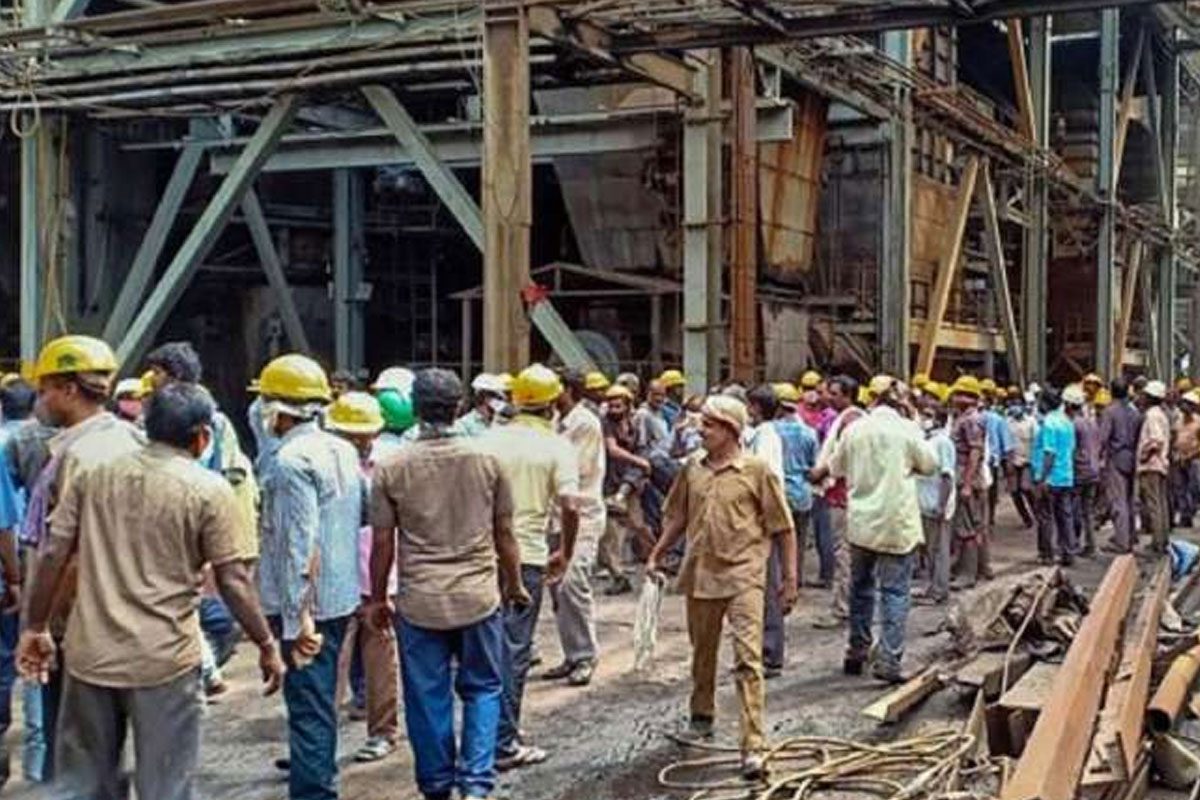 థర్మల్‌ విద్యుత్‌ కేంద్రంలో పేలిన బాయిలర్‌.. 13 మందికి తీవ్రగాయాలు