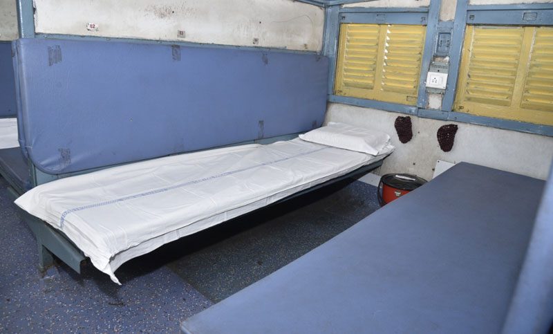 చికిత్సకు రైలు బోగీలూ రెడీ