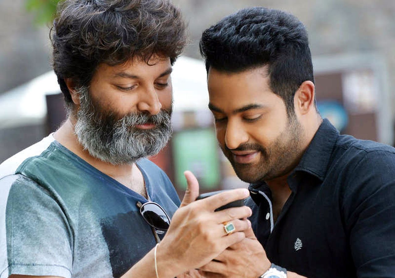 ఎన్టీఆర్, త్రివిక్రమ్ సినిమా ఆగిపోలేద‌ట‌!