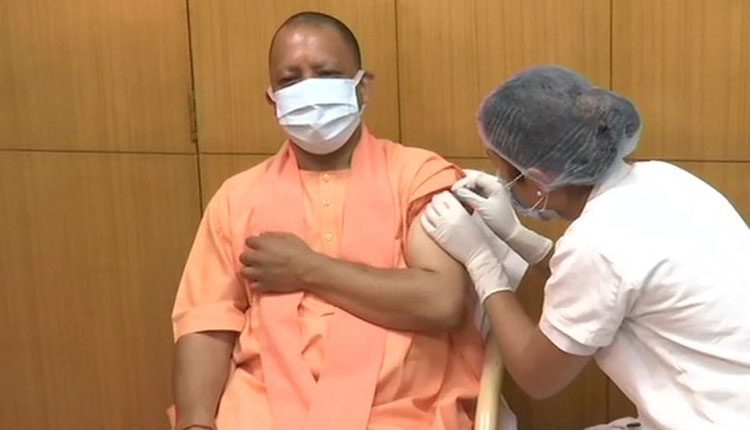 కరోనా టీకా మొదటి డోసు తీసుకున్న సీఎం