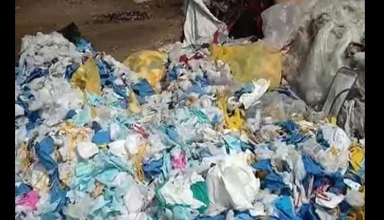 వాడేసిన మాస్కులతో పరుపులు.. ఓ ఫ్యాక్టరీ నిర్వాకం రట్టు