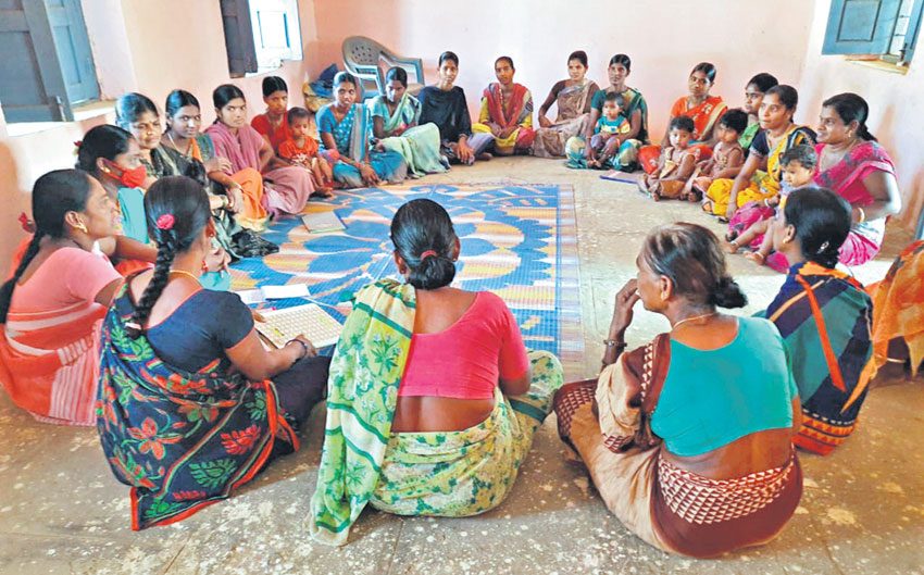 ఆదర్శంగా.. అతివలు
