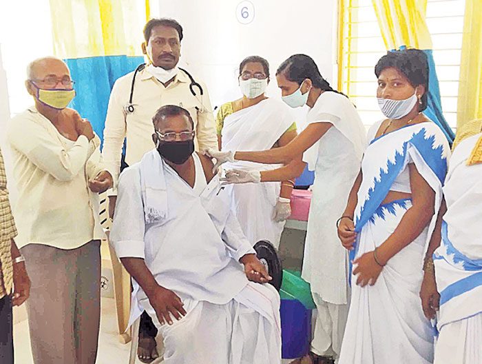 కరోనా నిర్మూలనకు టీకా తప్పనిసరి