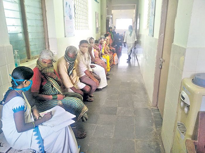 అర్హులందరూ టీకా తీసుకోవాలి
