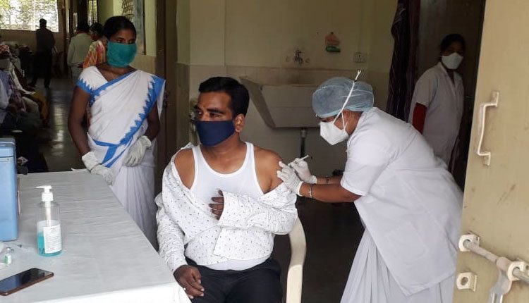 కరోనా నియంత్రణకు వ్యాక్సిన్‌ తీసుకోవాలి