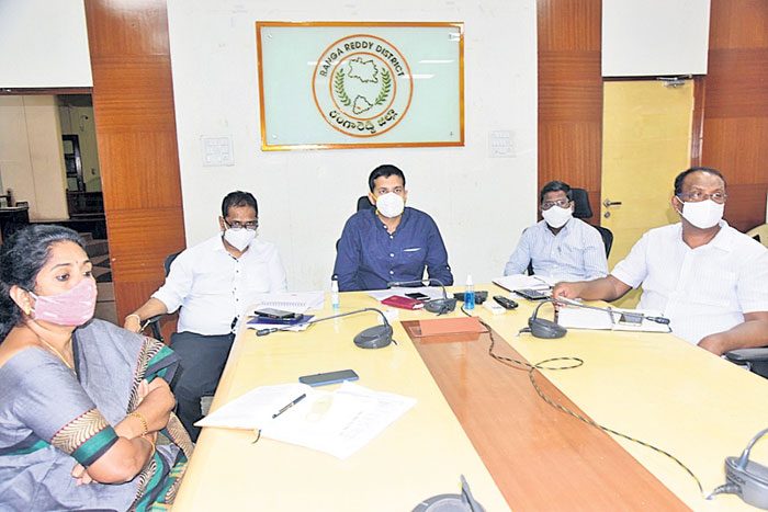 మాస్కు ధరించేలా చర్యలు చేపట్టాలి