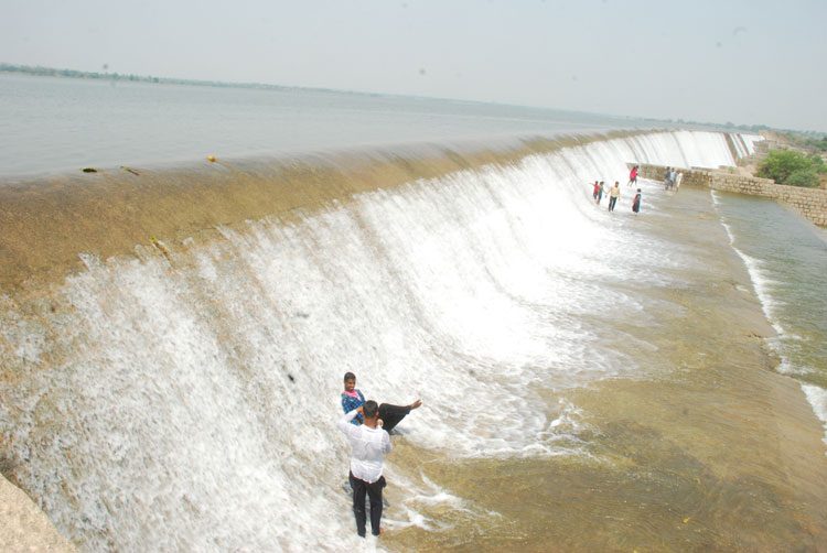 ఎదురెక్కి వచ్చే గోదారి.. పరవళ్లు తొక్కే మానేరు