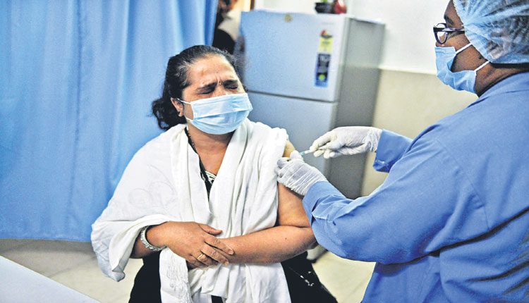 సెలవు రోజుల్లోనూ టీకా…