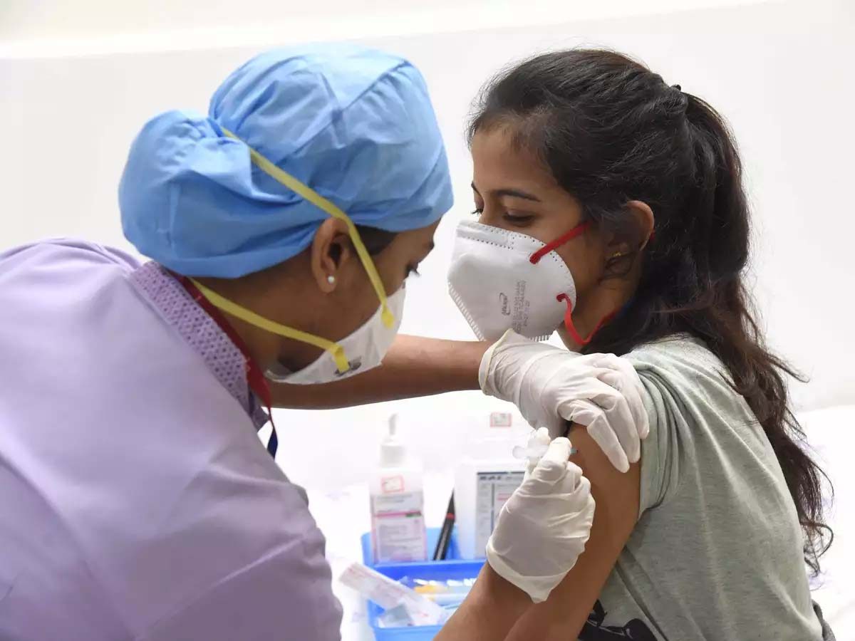 COVID-19 Vaccine Diet : వ్యాక్సిన్ తీసుకున్నాక‌ సైడ్ ఎఫెక్ట్స్‌ రాకుండా ఉండాలంటే ఇవి తినండి