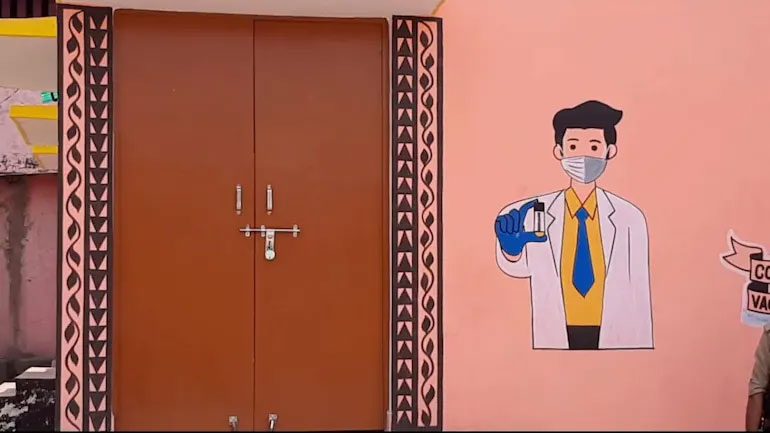 వార‌ణాసిలో వ్యాక్సిన్ కొర‌త‌.. 41 ఆస్ప‌త్రులు మూసివేత