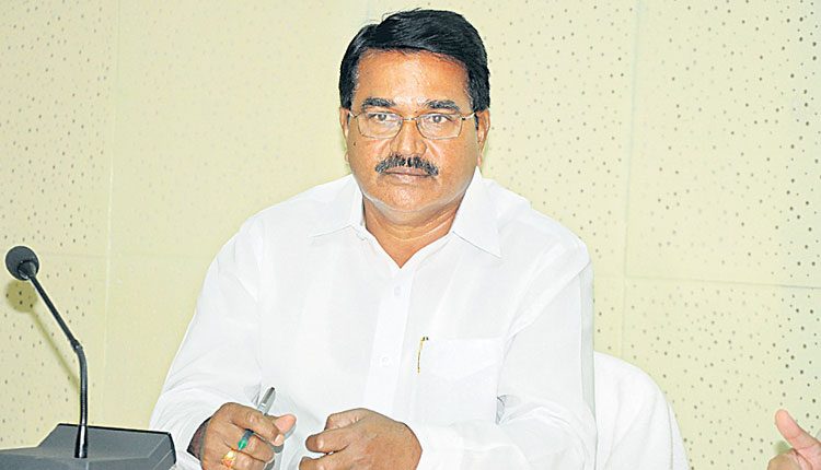 వరి కోతల మేరకే కొనుగోలు కేంద్రాలు