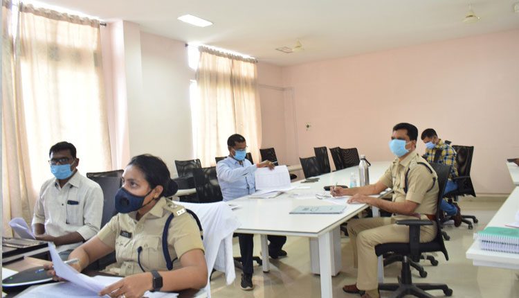 పెండింగ్‌ కేసుల పరిష్కారానికి కృషి చేయాలి