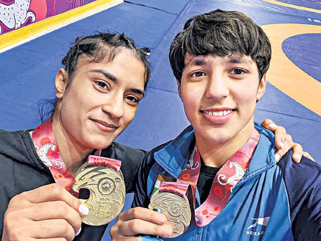 వినేశ్‌కు తొలి ఆసియా స్వర్ణం