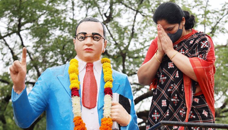 అంబేద్కర్‌ ఆదర్శప్రాయుడు